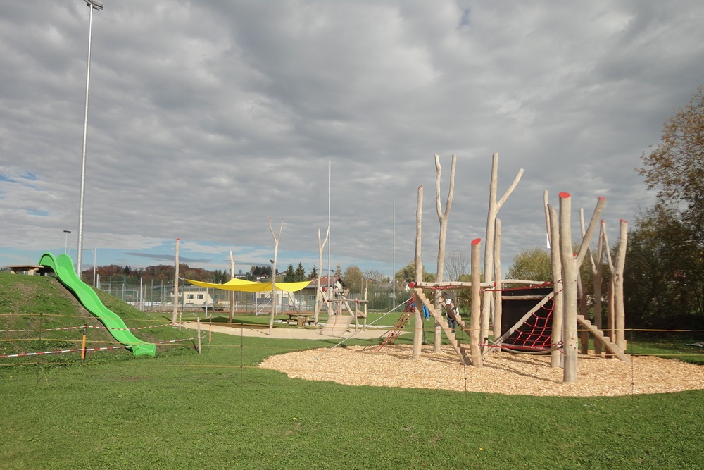 KLETTER UND BALANCIERPARCOUR Pointner Rundholz GmbH aus